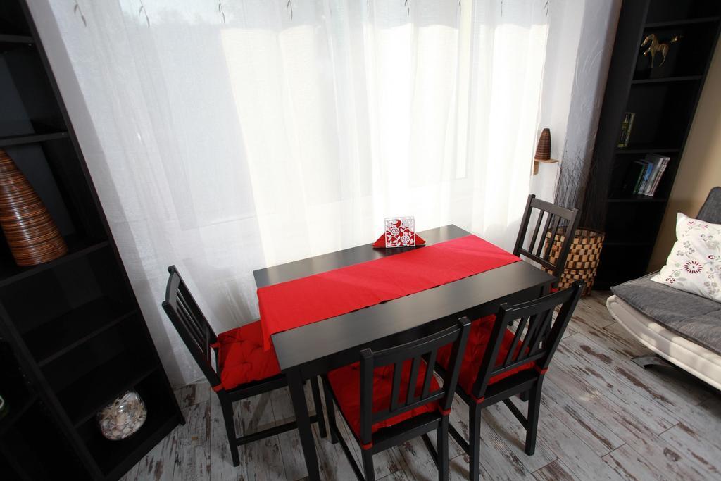 Raya Maisonette Sofia Ruang foto