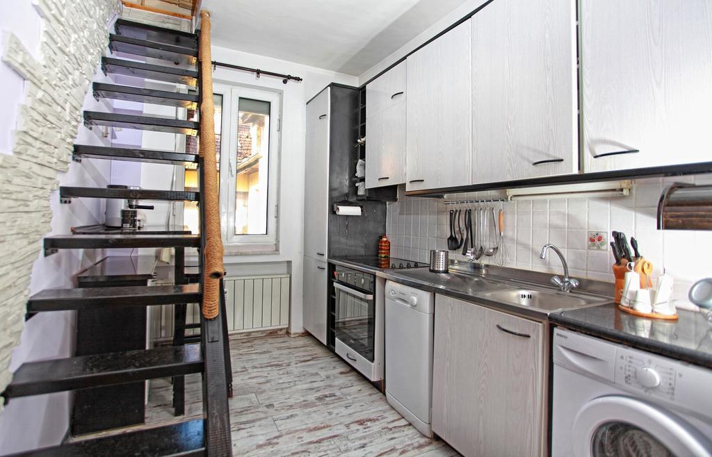 Raya Maisonette Sofia Ruang foto