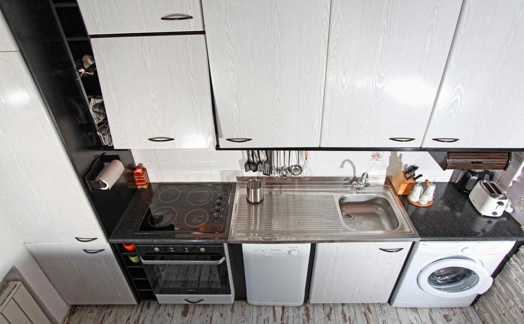 Raya Maisonette Sofia Ruang foto