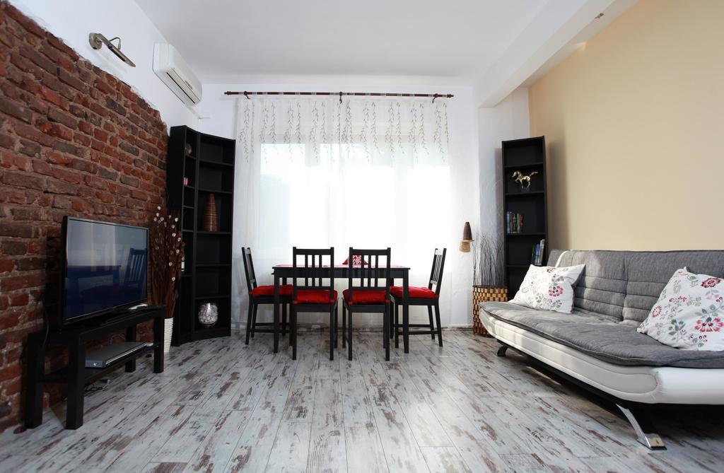 Raya Maisonette Sofia Ruang foto
