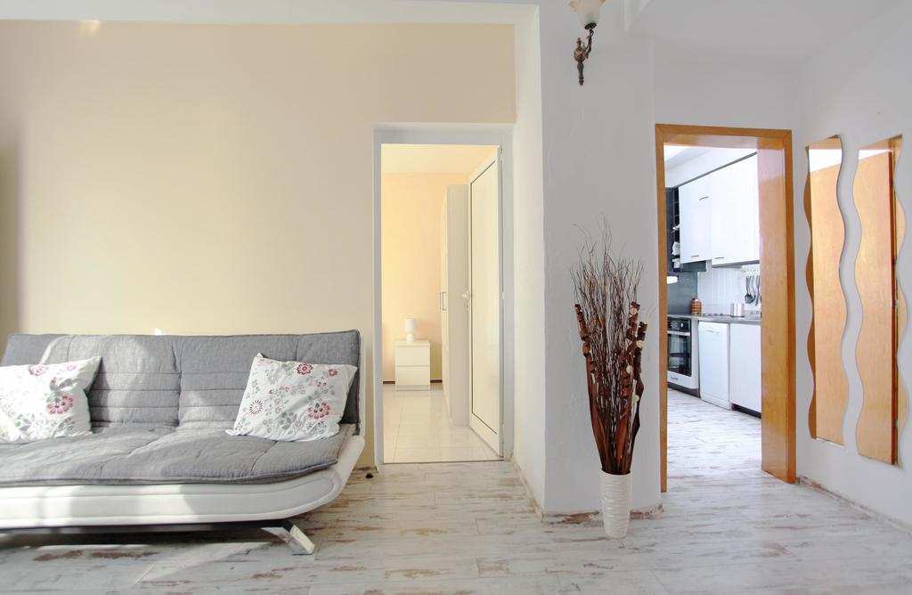 Raya Maisonette Sofia Ruang foto