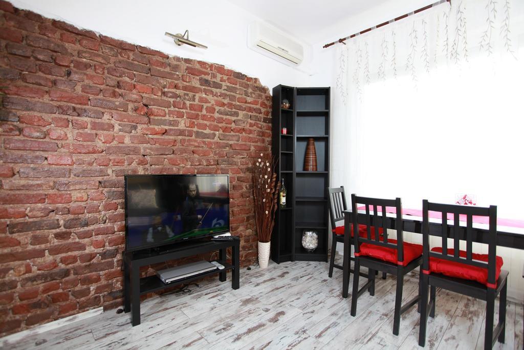 Raya Maisonette Sofia Ruang foto