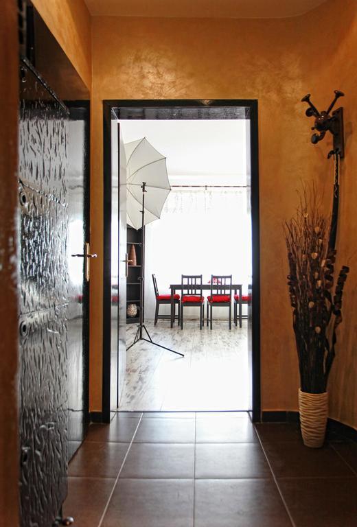 Raya Maisonette Sofia Ruang foto