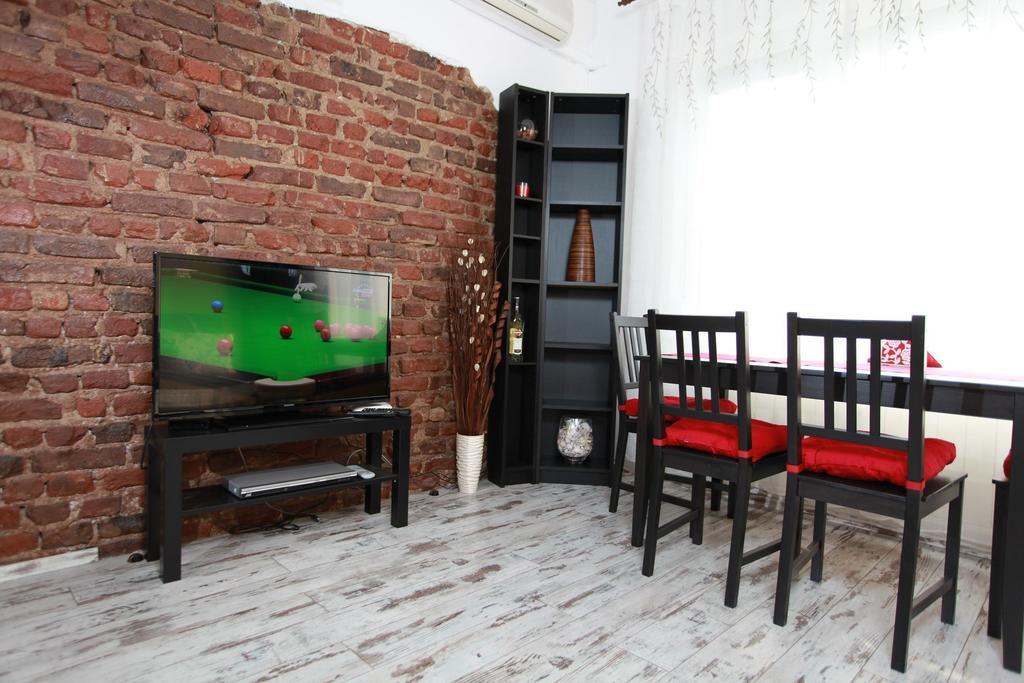 Raya Maisonette Sofia Ruang foto